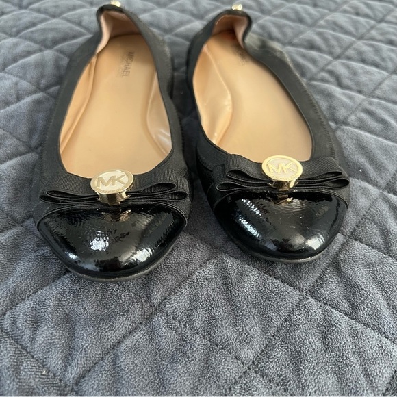 Michael Kors Flats Women 7 Shoes Black Round Cap Toe Leather Bow Gold Ballet - Picture 2 of 11